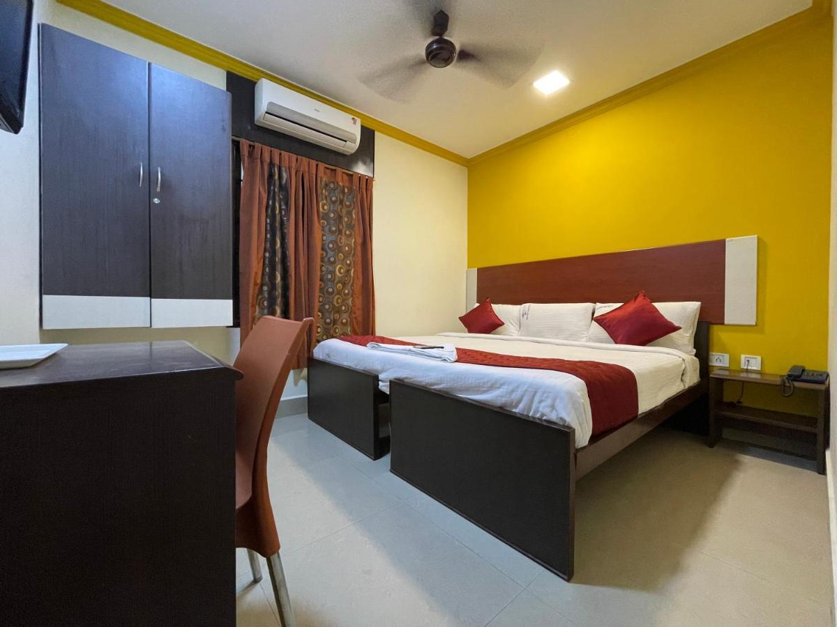 Skyry Hotels Adyar Chennai Esterno foto