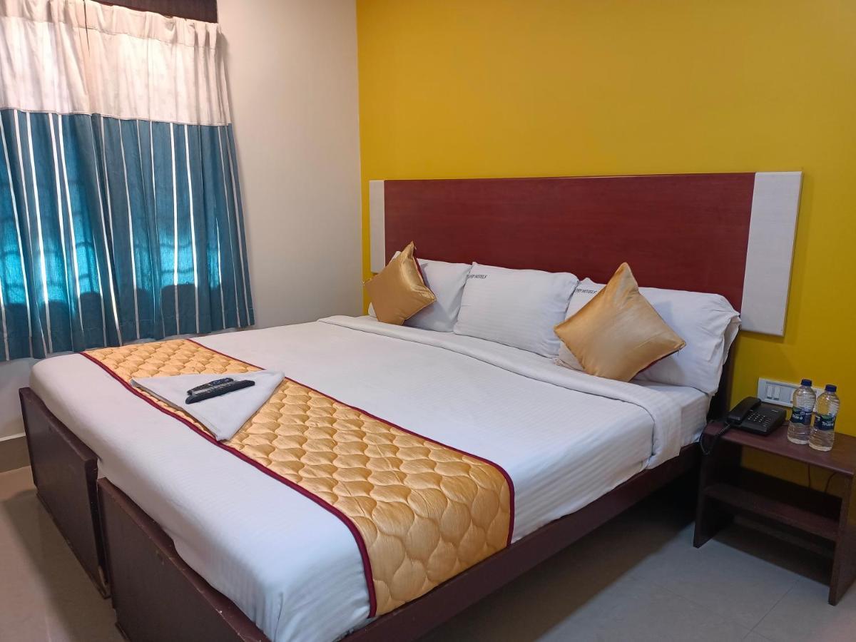 Skyry Hotels Adyar Chennai Esterno foto