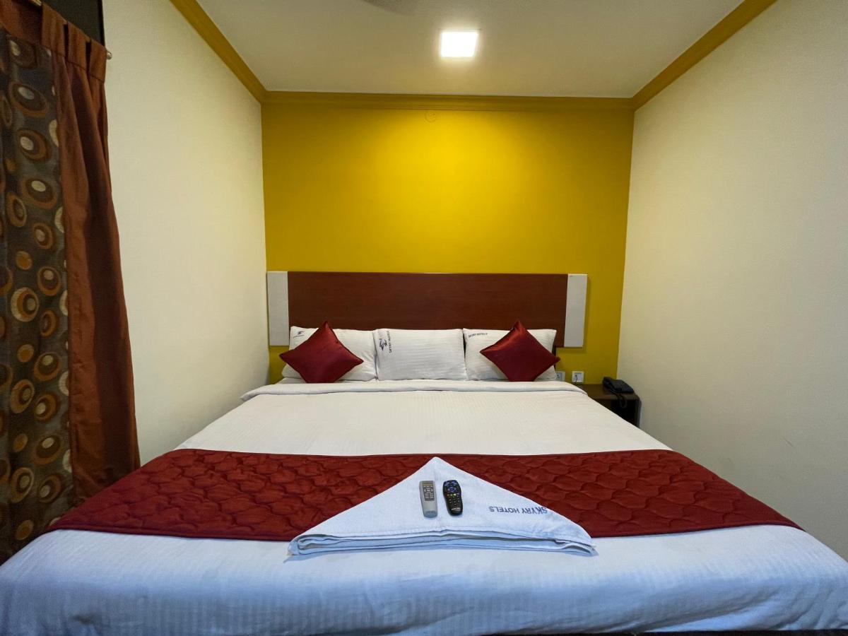 Skyry Hotels Adyar Chennai Esterno foto