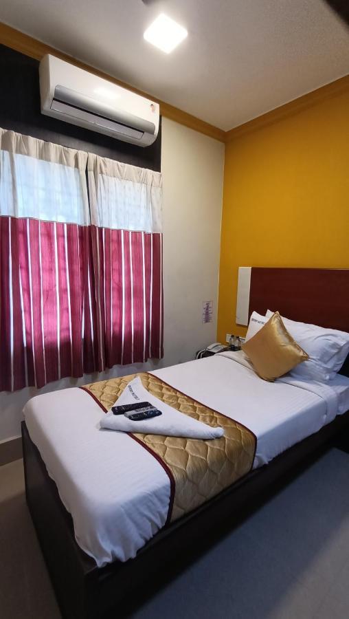 Skyry Hotels Adyar Chennai Esterno foto