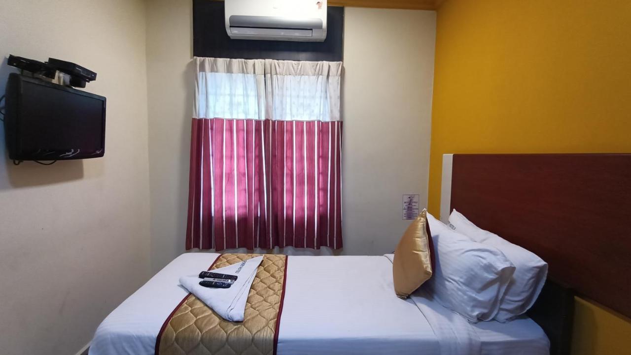 Skyry Hotels Adyar Chennai Esterno foto