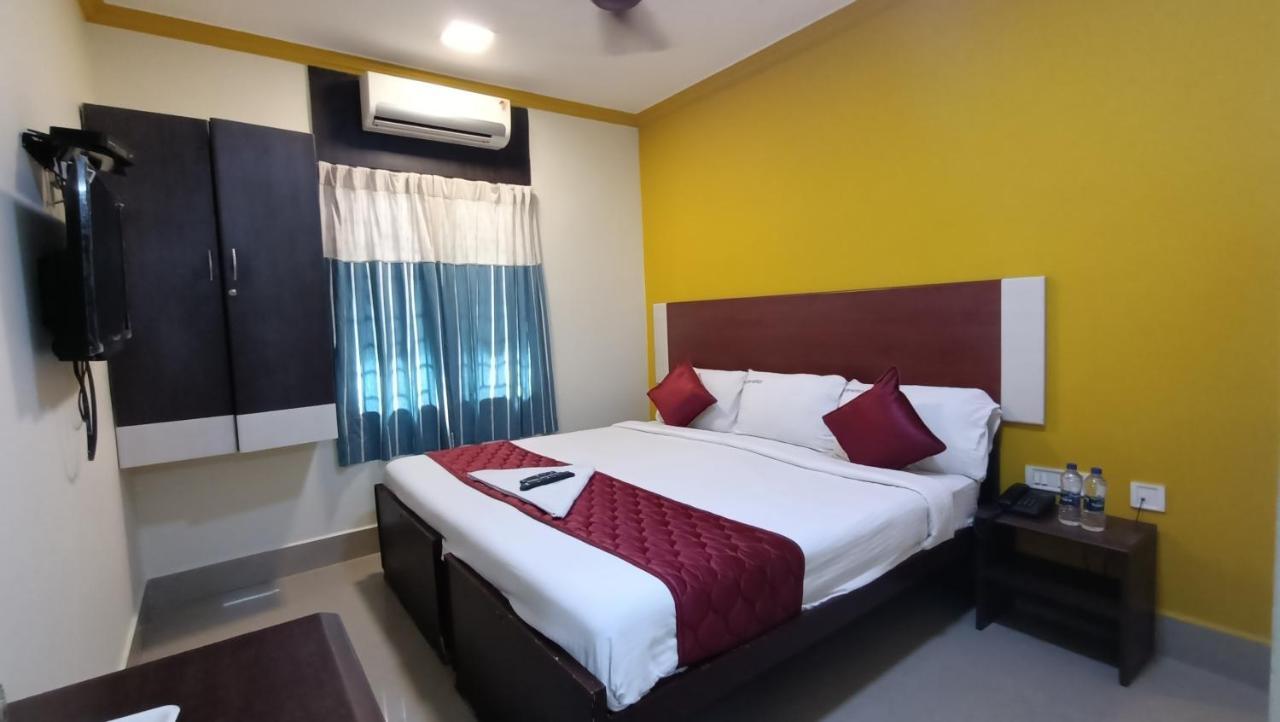 Skyry Hotels Adyar Chennai Esterno foto